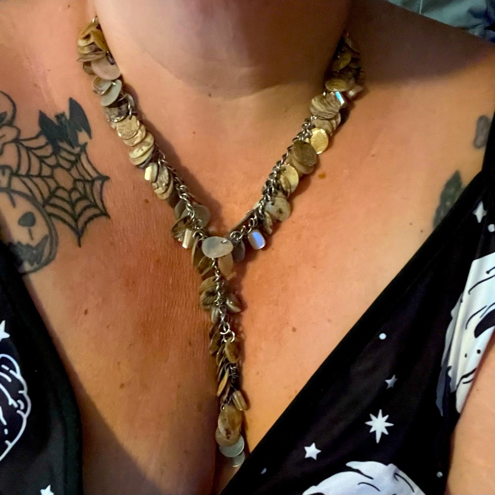 Stunning neutral color Shell y-necklace